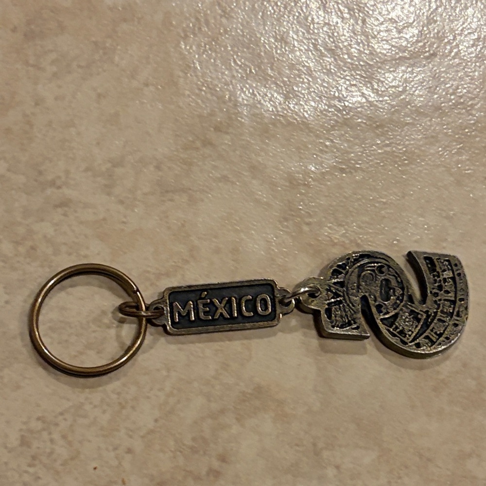 Letter “S” Monterrey Gold Keychain - Picture 3 of 3